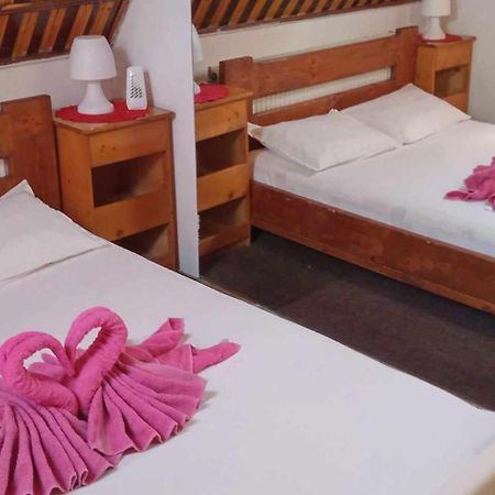 Hostel Intim 95 Ron Birlad Luaran gambar