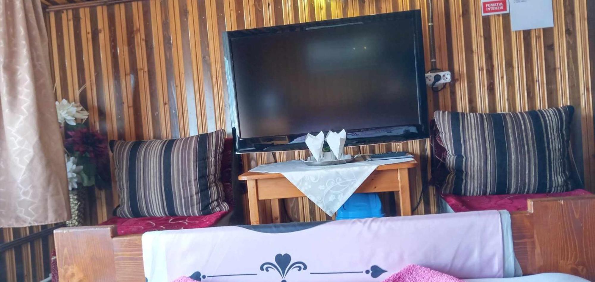 Hostel Intim 95 Ron Birlad Luaran gambar